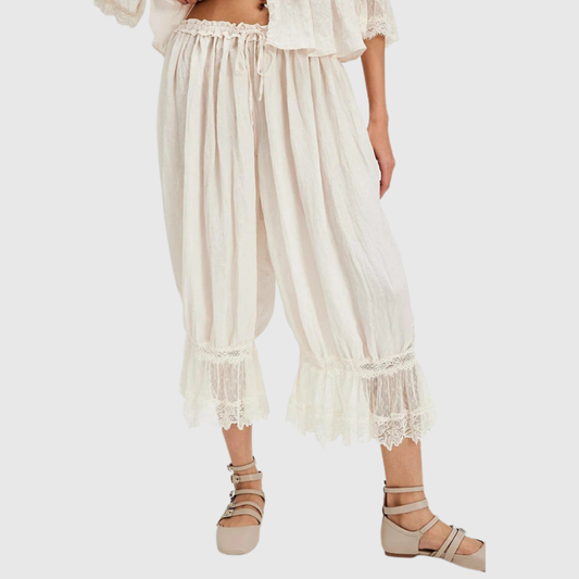 Sommerhose in Cropped-Länge mit Spitzen-Patchwork