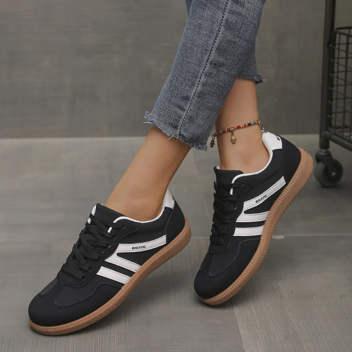 Spliced Lace Up Casual Sneakers